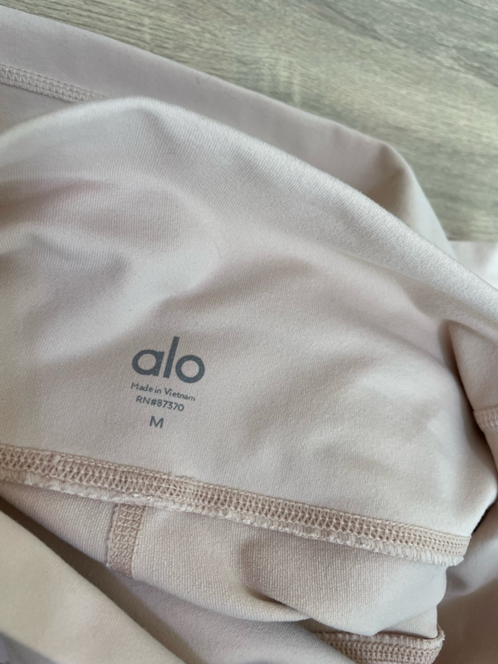 ALO Yoga Blush Pink Highrise Moto Leggings w/ mesh & accordion pleats. Size M - Picture 5 of 10